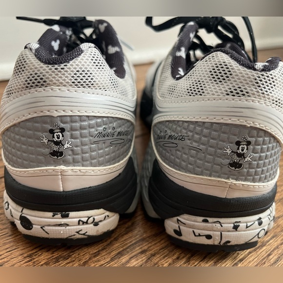 New Balance Run Disney 2015 Minnie Mouse Running Shoes Size 8 ❤️🖤 - Picture 14 of 15